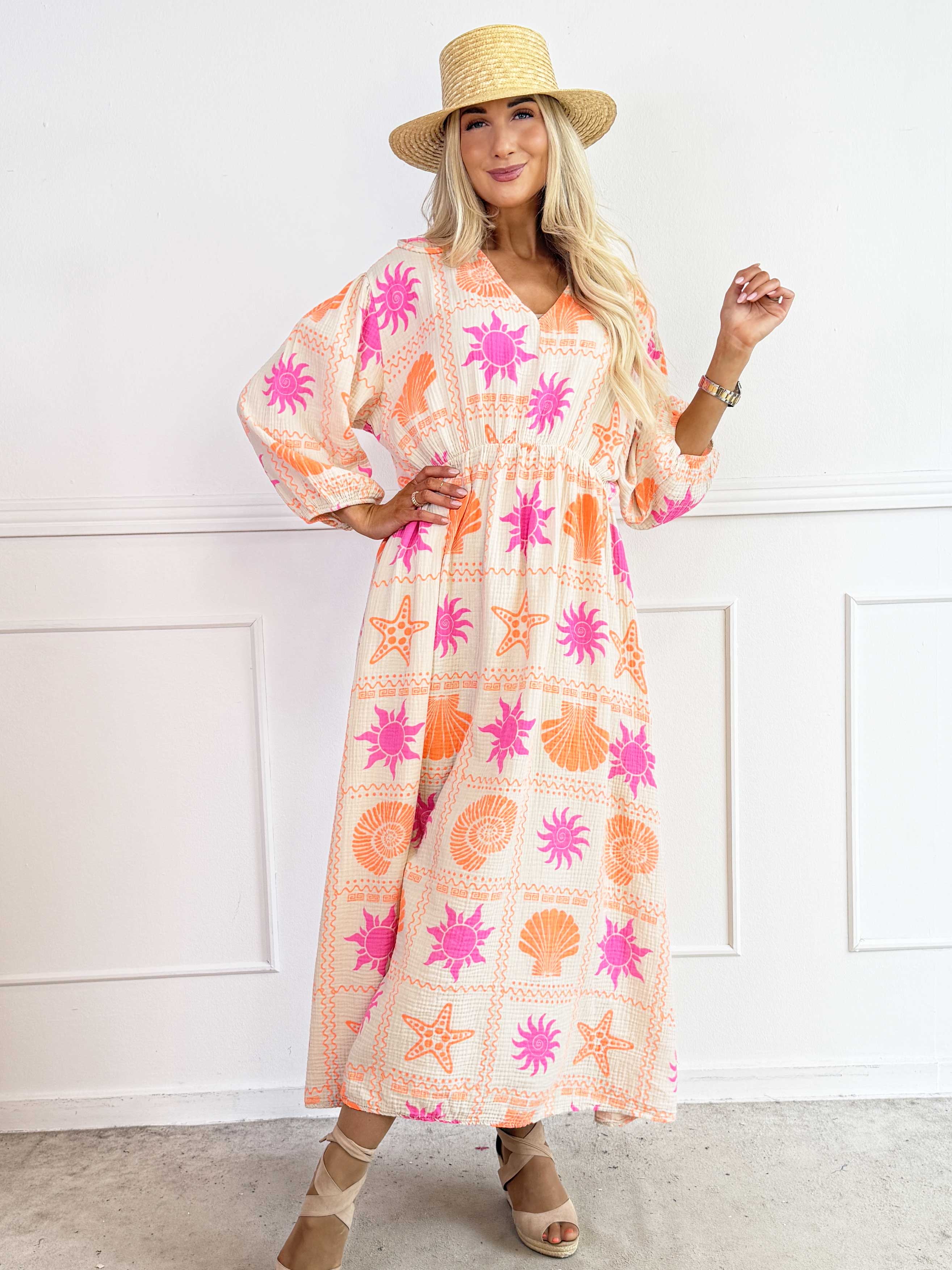 Jasmin - Lang plus size kjole i blød musselinstof med farverige motiver